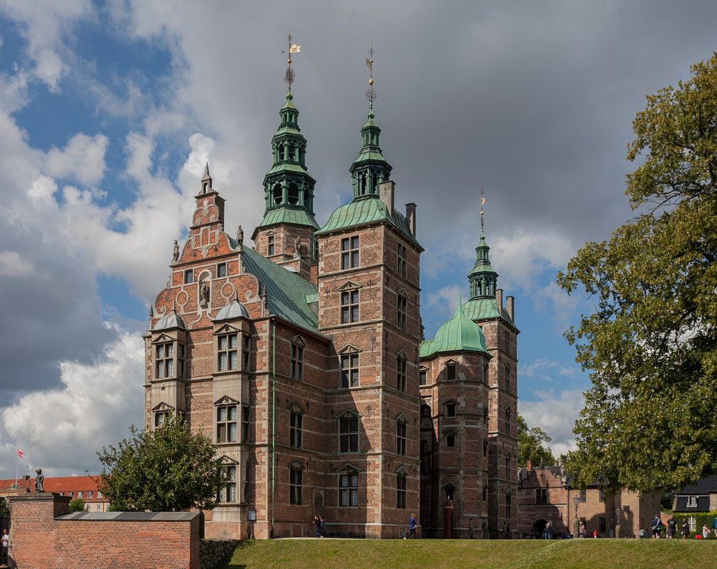 A photo of Rosenborg Castle from the outside during a sunny day | Weekend in Copenhagen: The Ultimate Must See Guide | Amitylux Tours | Scandinavian Guided Tours | VIP & Luxury Experiences in the Nordics