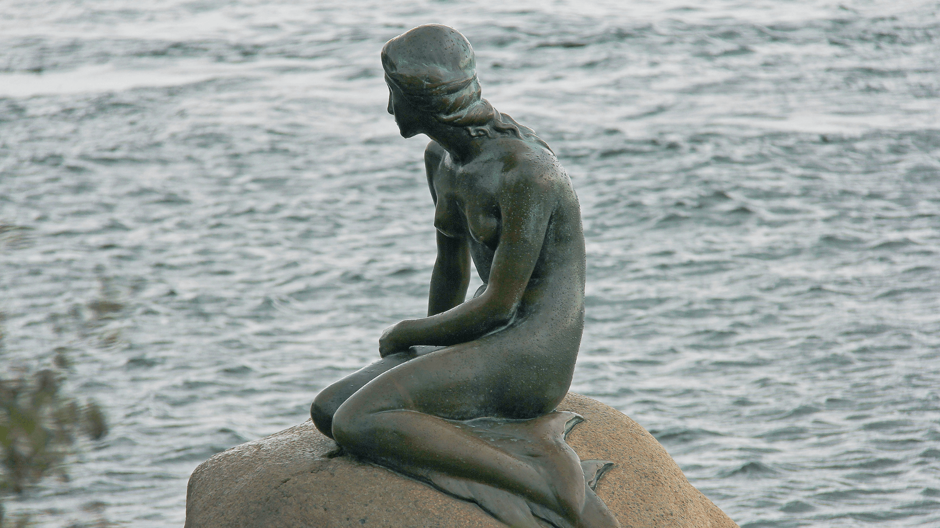 A photo of the Little Mermaid | Weekend in Copenhagen: The Ultimate Must See Guide | Amitylux Tours | Scandinavian Guided Tours | VIP & Luxury Experiences in the Nordics
