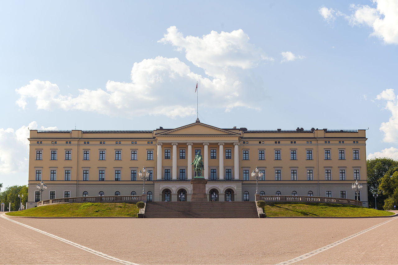 A photo of The Royal Palace | Oslo: A Must See List of Unique Sites And Museums | Amitylux Tours | Scandinavian Guided Tours | VIP & Luxury Experiences in the Nordics