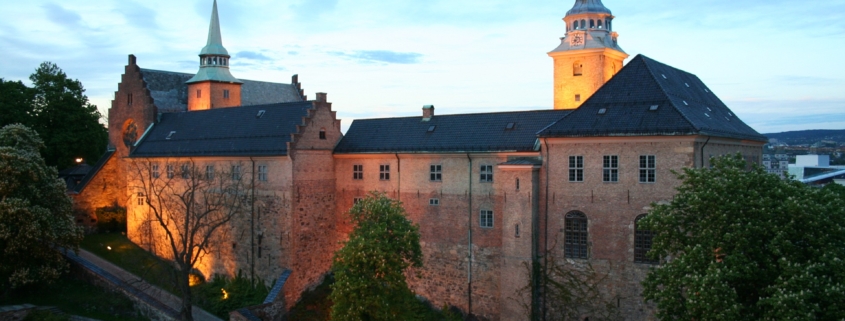 A photo of Akershus Castle in Oslo at dusk | Unique Custom Tours: The Magic of Nordic Countries | Amitylux Tours | Scandinavian Guided Tours | VIP & Luxury Experiences in the Nordics