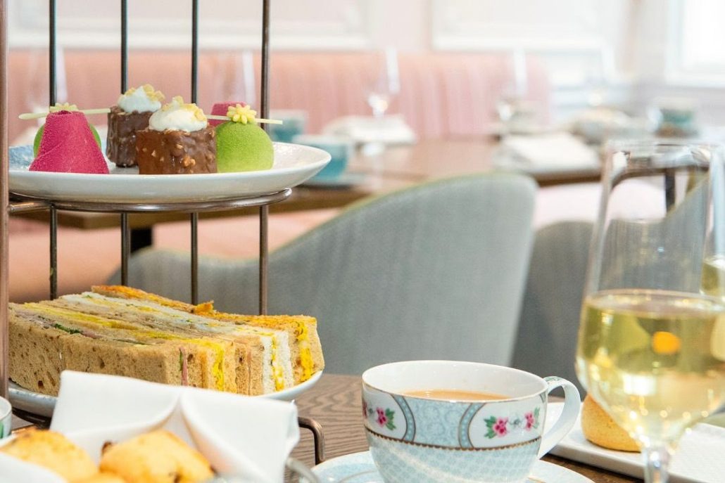 Tea in London. The best sports for tea in London in the summertime. St Ermin's Hotel afternoon tea, champagne and treats on a tower tray 