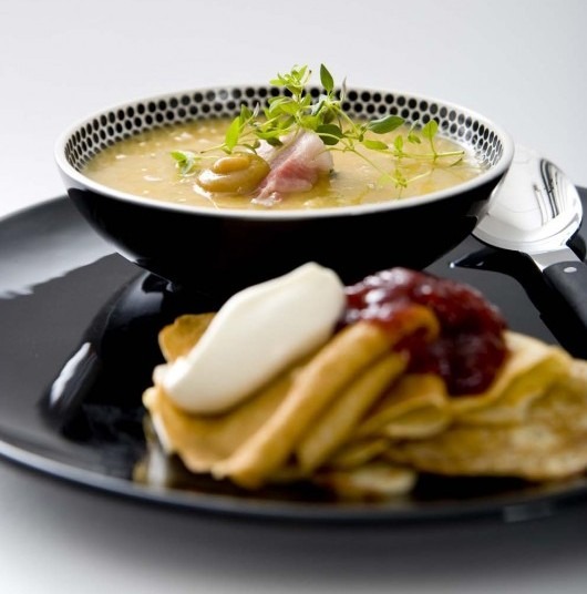 Pea soup and pancakes