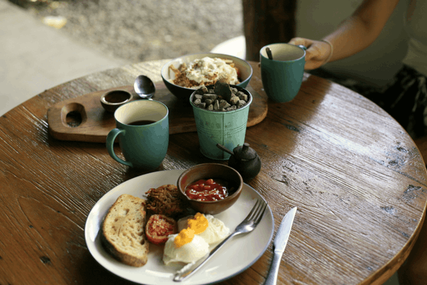traditional english breakfast on a table