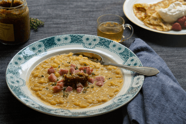 Ärtsoppa med Pannkakor – Yellow Pea Soup with Pancakes