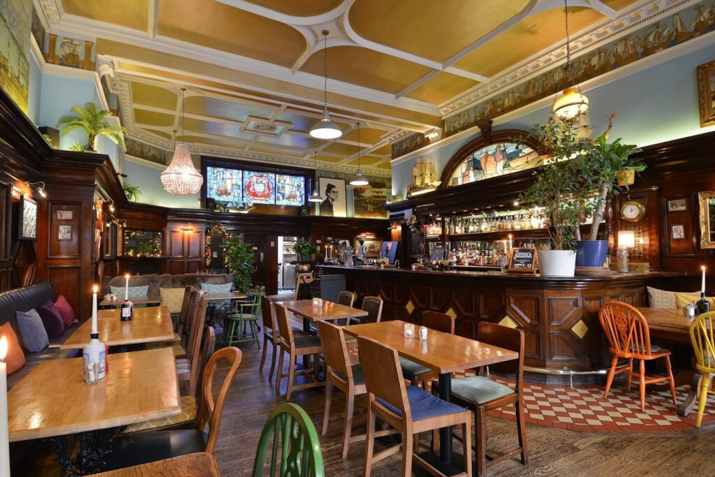 Nobles Bar & Restaurant